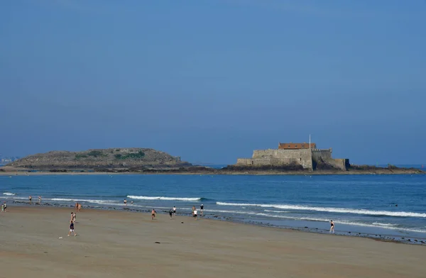 Saint Malo; Frankrike-juli 28 2019: Sillon stranden — Stockfoto