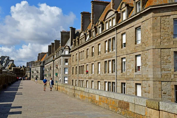 Saint Malo; Frankrike-juli 28 2019: pittoresk stad i sommar — Stockfoto