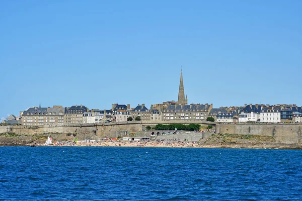 Saint-Malo; Francie-červenec 28 2019: malebné město v létě — Stock fotografie