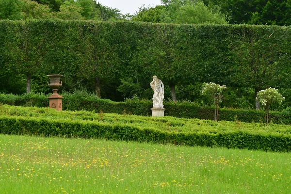 Villarceaux, França - 9 de junho de 2019: castelo histórico — Fotografia de Stock