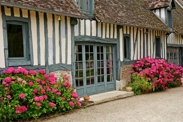 Harquency; France - 19 de julio de 2019: la Grange de Bourgoult, an ol — Foto de Stock