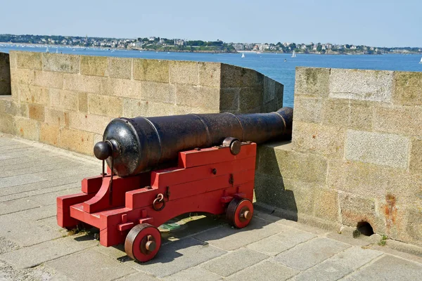 Saint Malo; Francia - 28 luglio 2019: pittoresca città d'estate — Foto Stock