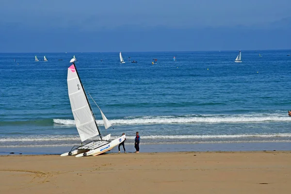 Saint Malo; Francia - 28 de julio de 2019: la playa de Sillon — Foto de Stock