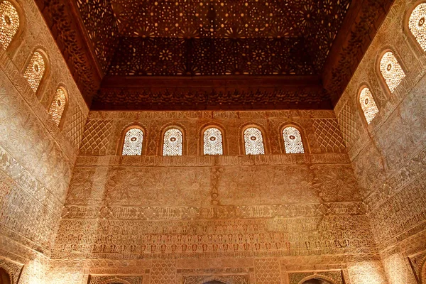 Granada Španělsko-srpen 27 2019: palác Alhambra — Stock fotografie