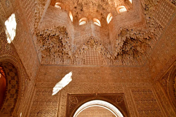 Granada; Spain - august 27 2019 : Alhambra palace — Stock Photo, Image