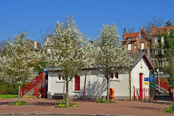 Triel sur Seine; Frankrijk - 22 maart 2019: het centrum — Stockfoto