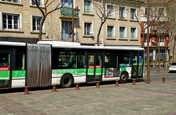 Mantes la Jolie; Francia - 12 de abril de 2019: el centro de la ciudad — Foto de Stock