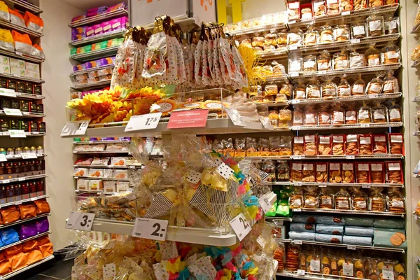 Londres, Inglaterra - 8 de mayo de 2019: tienda en Oxford street —  Fotos de Stock