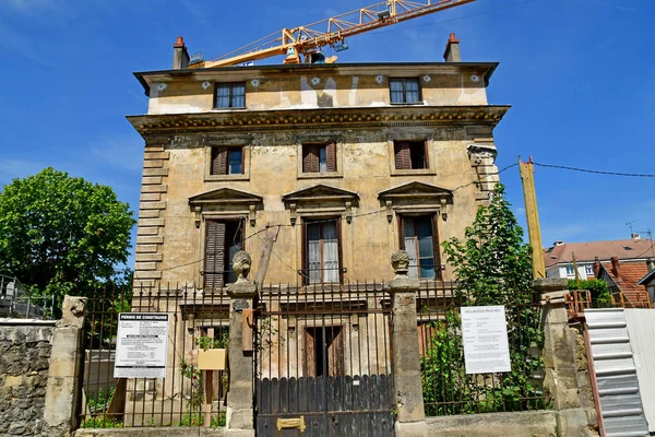 Poissy; France - 2019年6月1日:古い家 — ストック写真