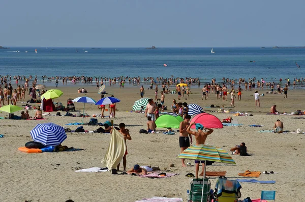Dinard Franciaország-július 23 2019: Beach — Stock Fotó