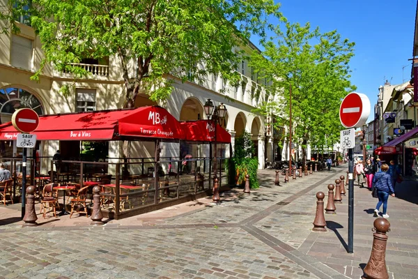 Poissy, Francie - květen 16 2019: centrum města — Stock fotografie