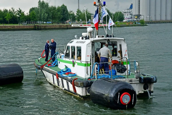 Rouen, Francia - 10 giugno 2019: polizia portuale — Foto Stock