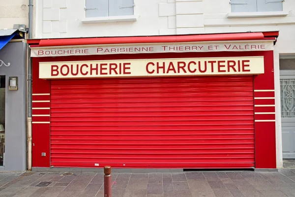 Poissy, France - june 24 2019 : butcher — Stock Photo, Image