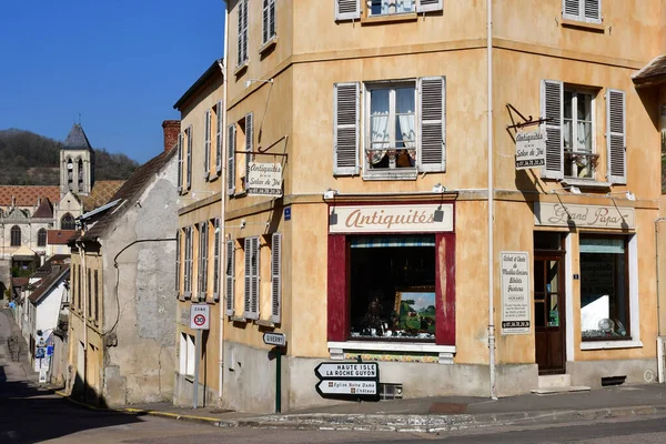 Vetheuil, Francja - kwiecień 16 2019: centrum wsi — Zdjęcie stockowe