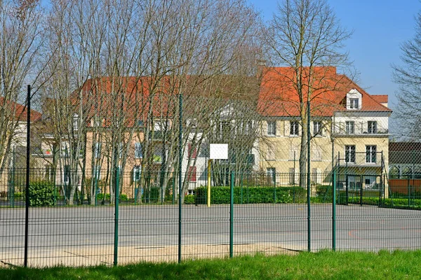 Vaureal; Francia - 30 marzo 2019: città moderna — Foto Stock