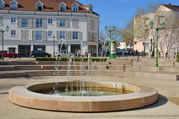 Vernouillet; Francja - kwiecień 7 2017: centrum miasta — Zdjęcie stockowe