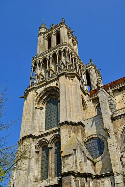 Mantes la Jolie; Frankrijk - 12 april 2019: gotische hogeschool — Stockfoto