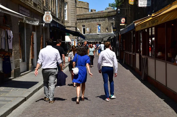 Saint Malo; Francia - 28 de julio de 2019: pintoresca ciudad en verano — Foto de Stock