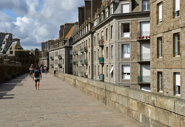 Saint-Malo; Francie-červenec 28 2019: malebné město — Stock fotografie