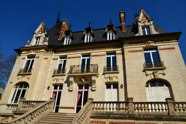 Triel sur Seine; France - march 22 2019 : the city center — Stock Photo, Image