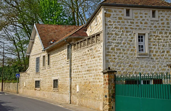 Jouy le Moutier, Francie - duben 16 2019: centrum obce — Stock fotografie