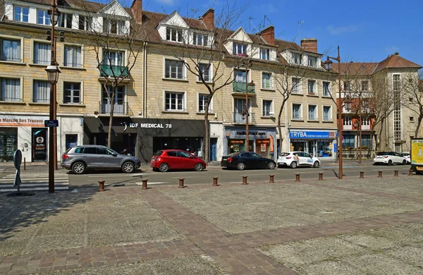 Mantes la Jolie; Francja - kwiecień 12 2019: centrum miasta — Zdjęcie stockowe