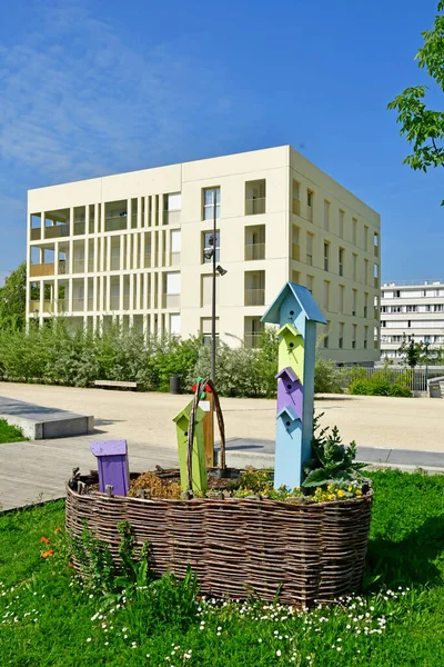 Les Mureaux; França - 25 de maio de 2019: bloco de apartamentos — Fotografia de Stock