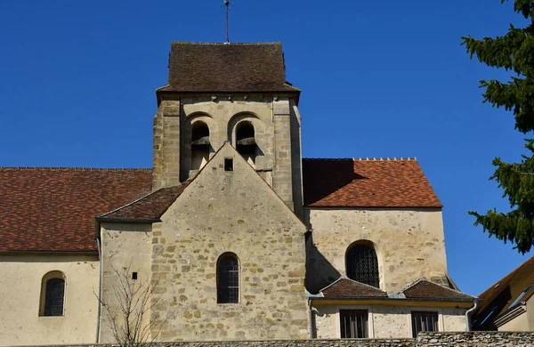 Courdimanche, Francja - kwiecień 16 2019: centrum wsi — Zdjęcie stockowe