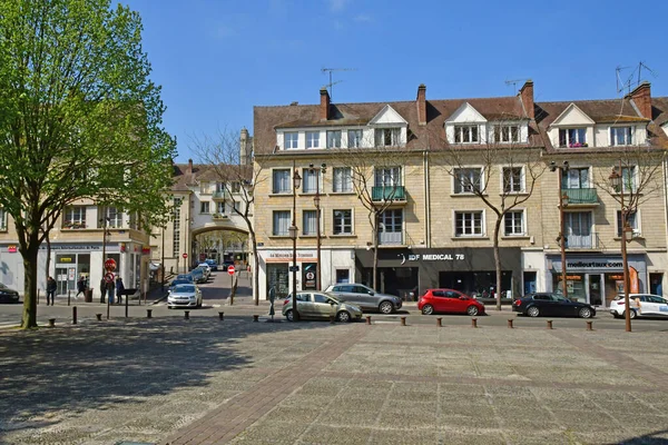 Mantes la Jolie; Frankrike - 12 april 2019: stadens centrum — Stockfoto