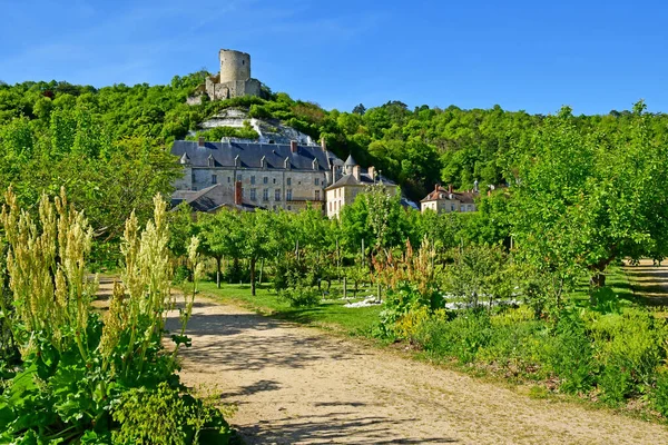 La Roche Guyon; Γαλλία - 15 Μαΐου 2019: γραφικό χωριό — Φωτογραφία Αρχείου