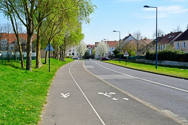 Vaureal; Francia - 30 de marzo de 2019: ciudad moderna —  Fotos de Stock