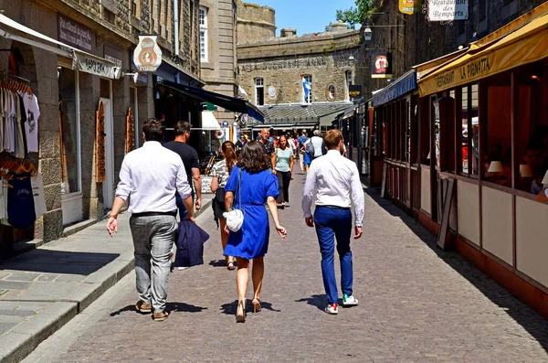 Saint Malo; Francia - 28 de julio de 2019: pintoresca ciudad en verano —  Fotos de Stock