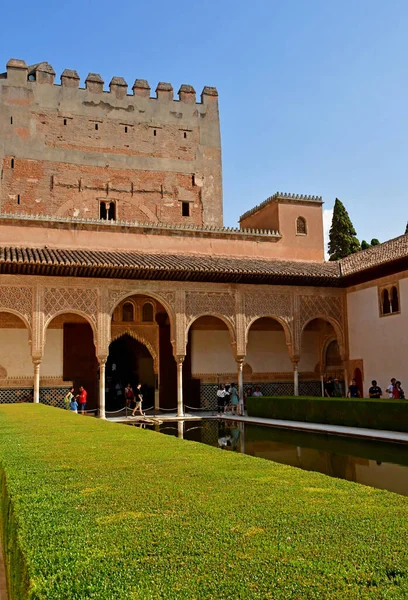 Granada Španělsko-srpen 27 2019: palác Alhambra — Stock fotografie