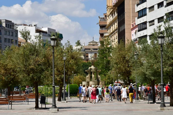 Granada; España - 27 de agosto de 2019: la Plaza Isabel la Catolica — Foto de Stock