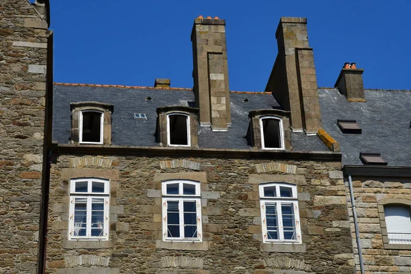 Saint Malo; Francia - 28 de julio de 2019: pintoresca ciudad en verano — Foto de Stock