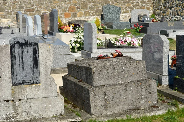 Courdimanche, Francia - 16 de abril de 2019: cementerio —  Fotos de Stock