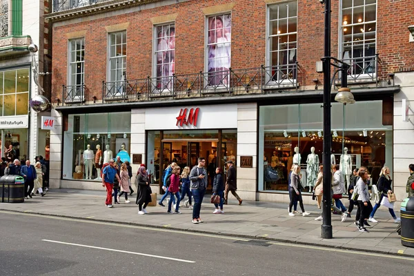 London, England - May 8 2019: store in Oxford street — стоковое фото