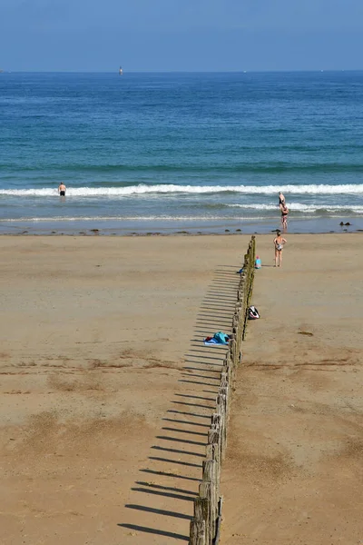 Szent Malo; Franciaország-július 28 2019: The Sillon Beach — Stock Fotó