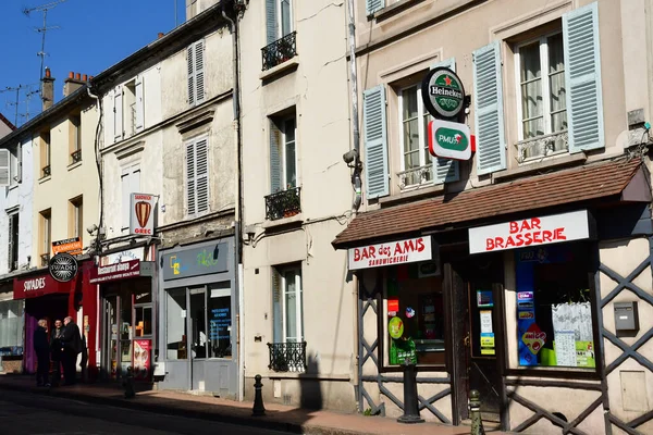 Triel sur Seine; Francja - 22 marca 2019: centrum miasta — Zdjęcie stockowe