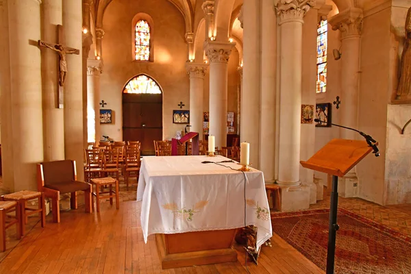 Vernouillet; France - april 7 2017 : Saint Etienne church — Stock Photo, Image