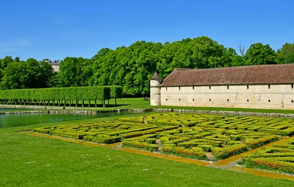 Villarceaux, Frankrijk-mei 15 2019: historisch kasteel — Stockfoto