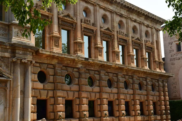 Granada Spanje-augustus 27 2019: het paleis van Karel V — Stockfoto