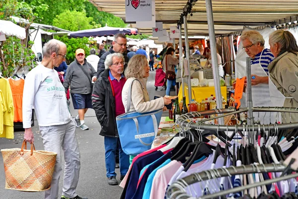 Verneuil sur Seine, France - 5 mai 2019 : le marché — Photo
