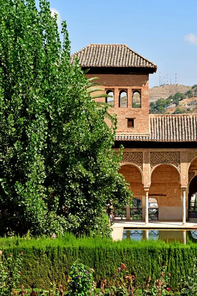 Granada Španělsko-srpen 27 2019: palác Alhambra — Stock fotografie