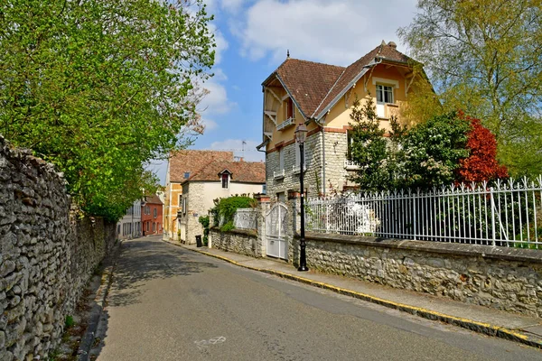 Saint Martin la Garenne, Francja - kwiecień 16 2019: centrum wsi — Zdjęcie stockowe