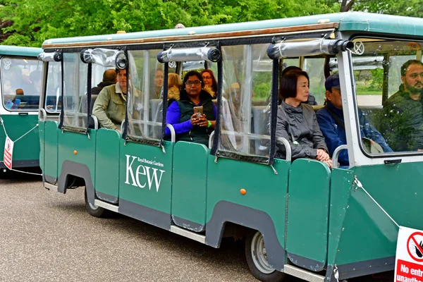 Londra; Kew, Inghilterra - 5 maggio 2019: i Kew Gardens — Foto Stock