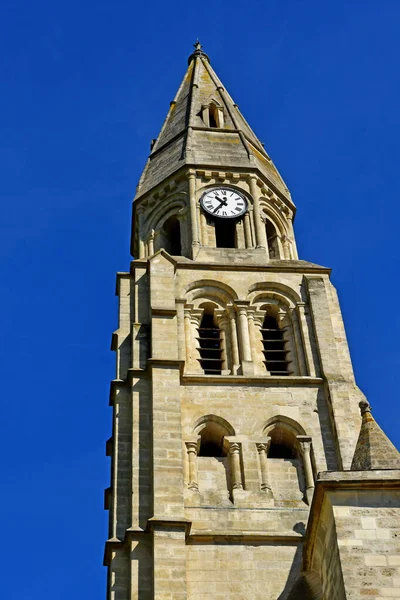 Trucizna, Francja - 16 maja 2019: kościół kolegialny — Zdjęcie stockowe