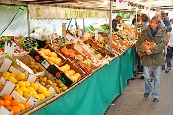 Verneuil sur Seine, France - May 5 2019: the market — стокове фото