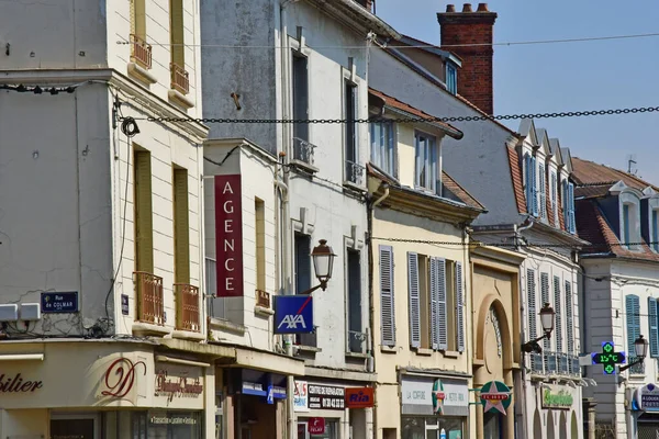 Mantes la Jolie ; France - 12 avril 2019 : le centre-ville — Photo