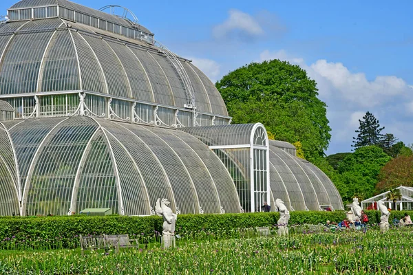 Londen; Kew, Engeland - 5 mei 2019: de Kew Gardens — Stockfoto